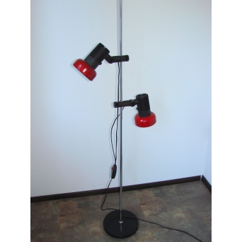Lampa retro z czerwonymi reflektorami